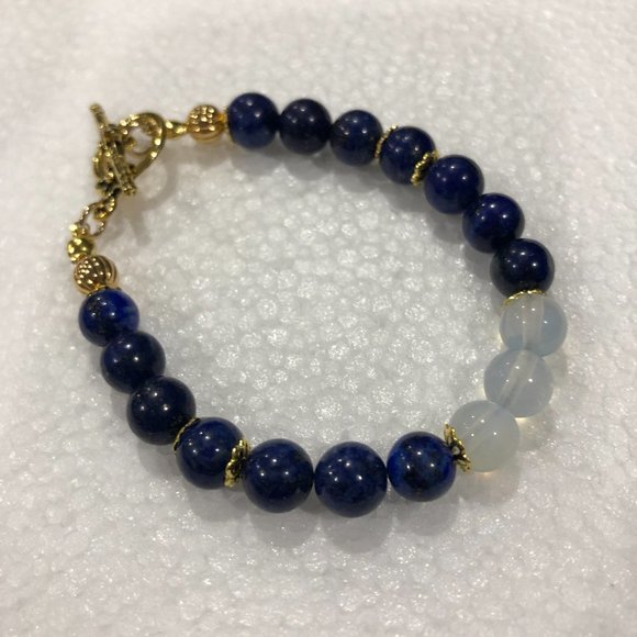 Lapis Lazuli and Moonstone crystal bead bracelet NEW - Picture 1 of 1